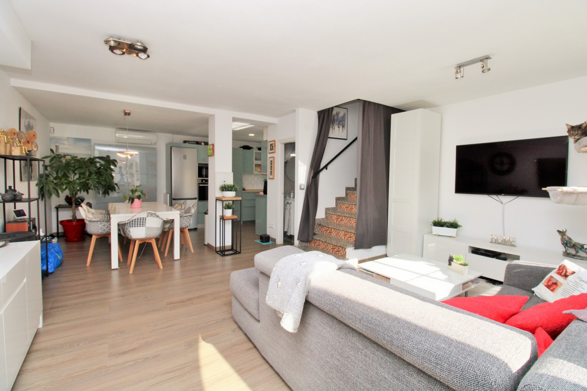 Resale - Townhouse - Villamartín