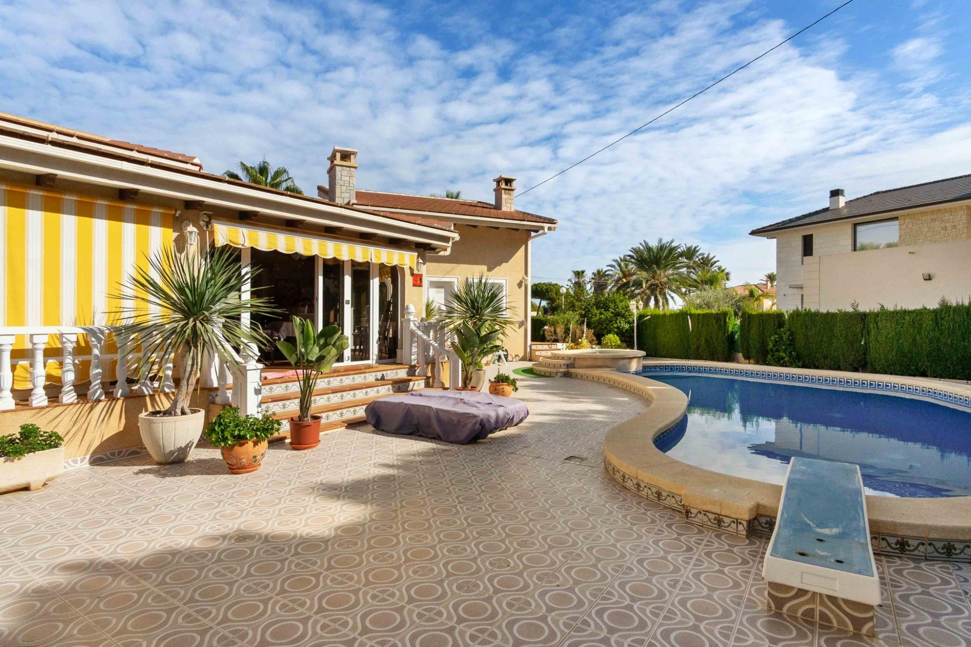 Resale - Villa - Cabo Roig - MUY CERCA DE LA PLAYA