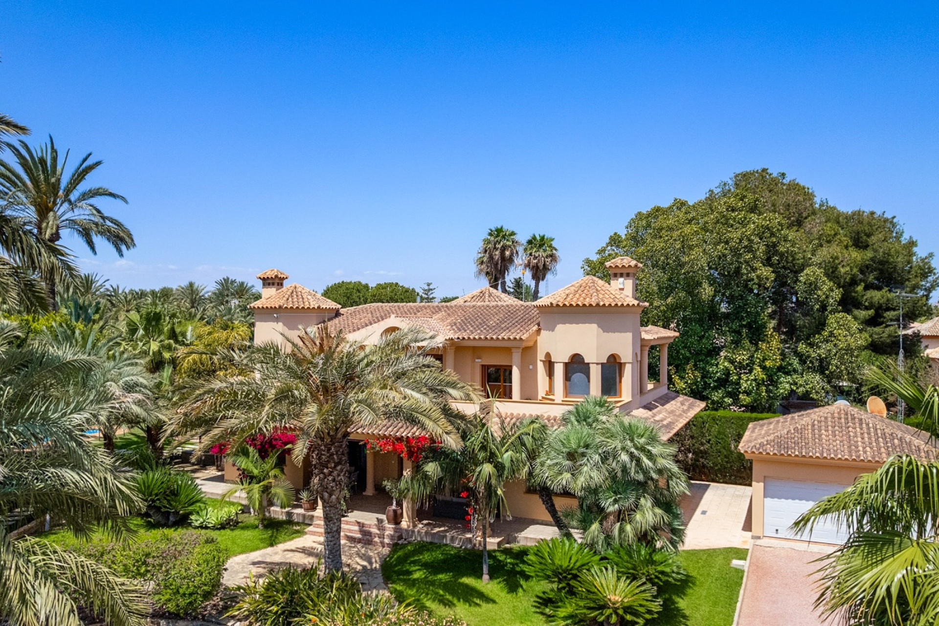 Resale - Villa - Elche