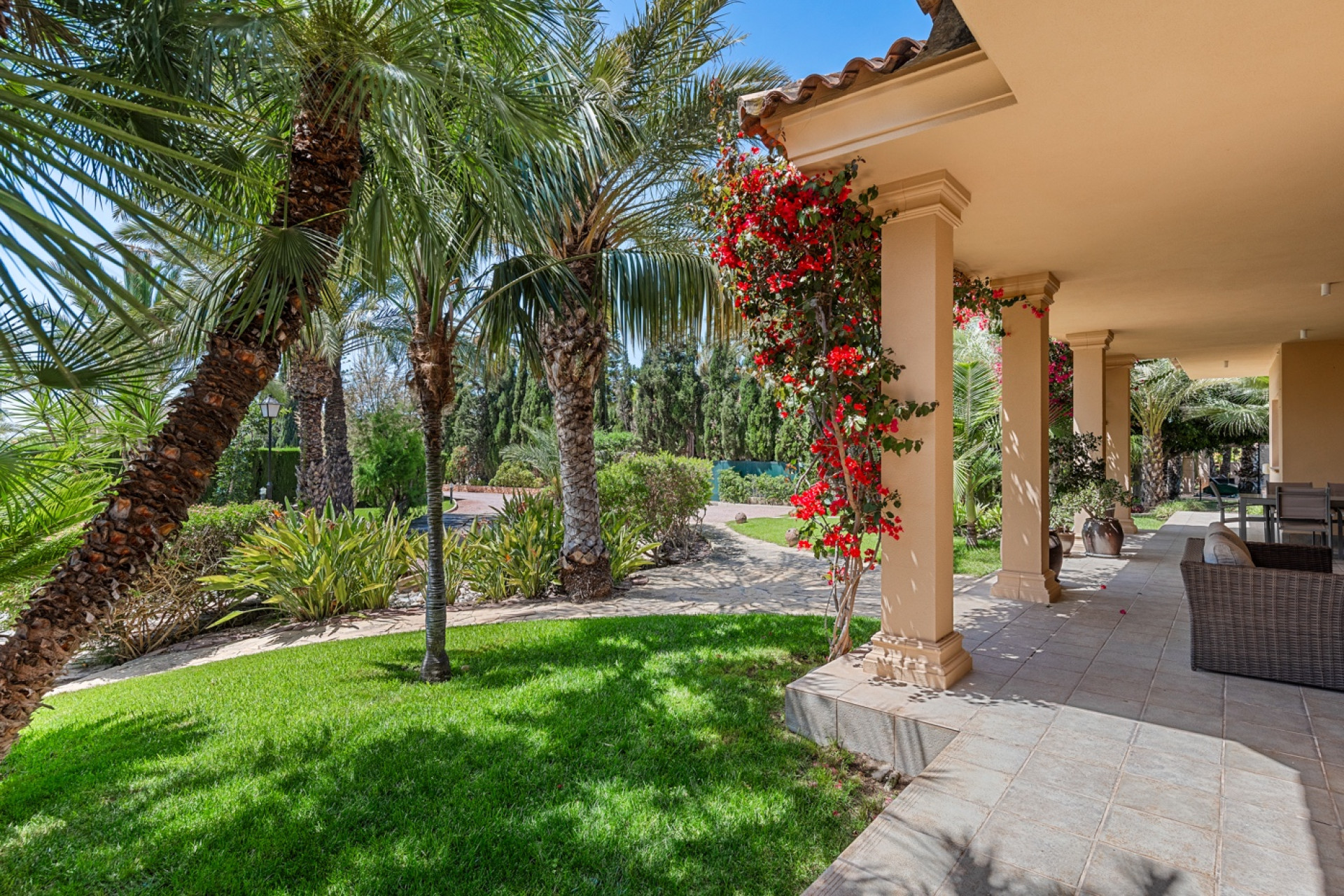 Resale - Villa - Elche