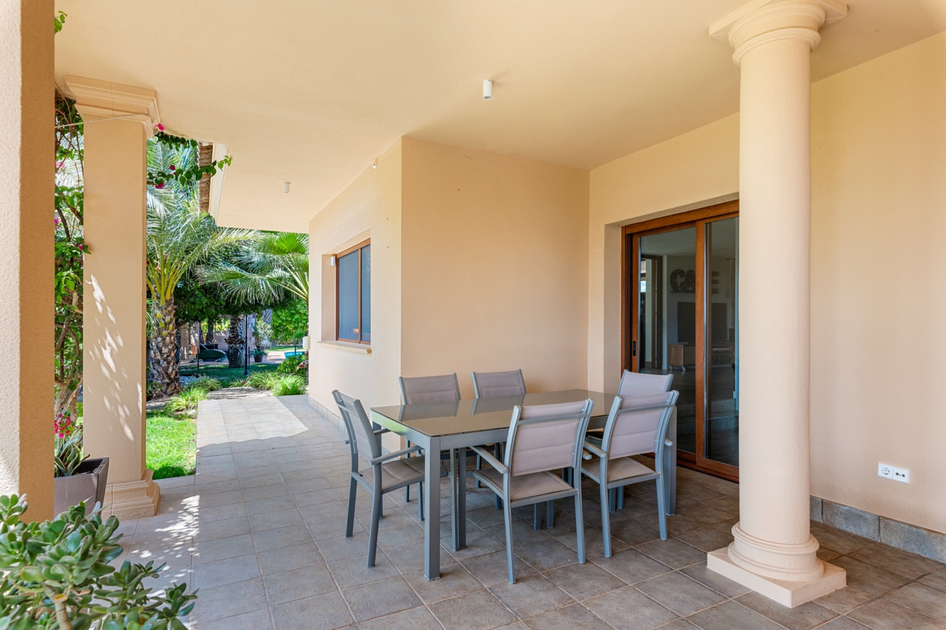 Resale - Villa - Elche