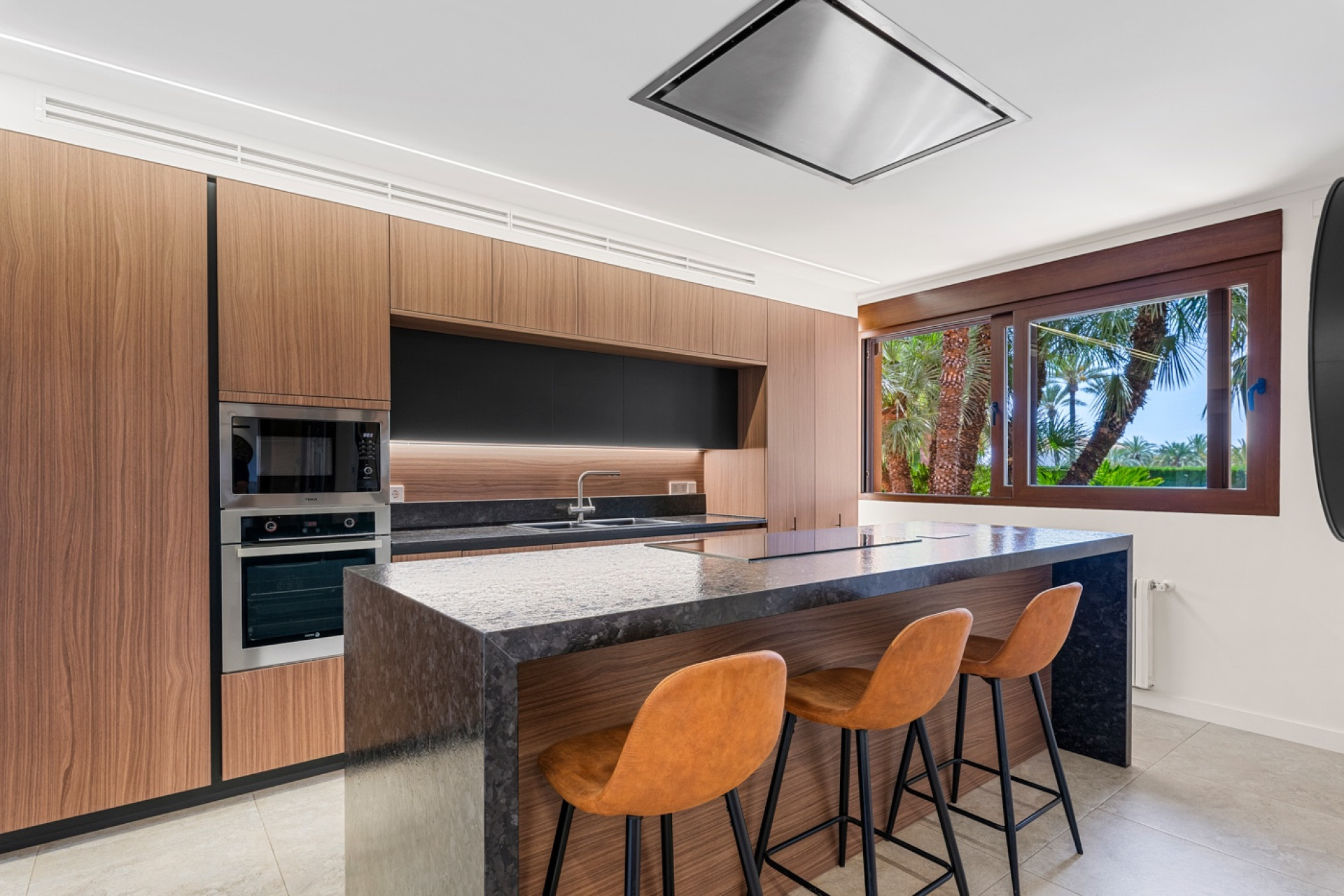 Resale - Villa - Elche