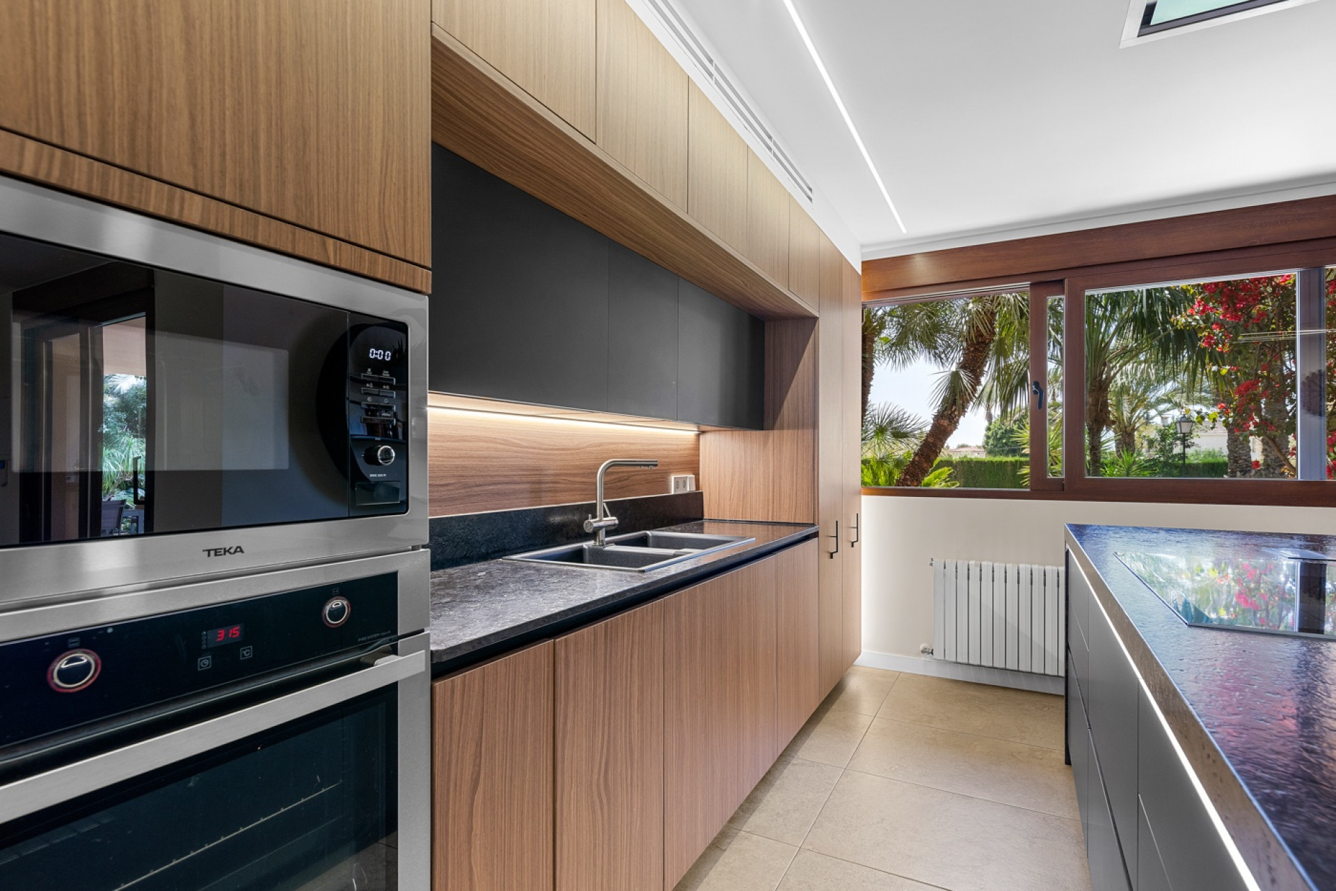 Resale - Villa - Elche