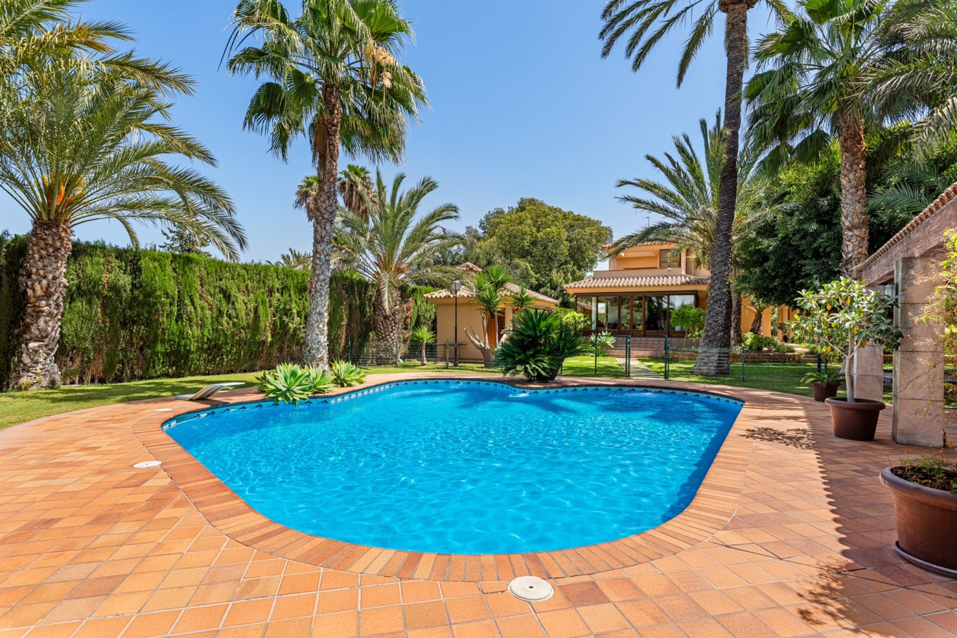 Resale - Villa - Elche