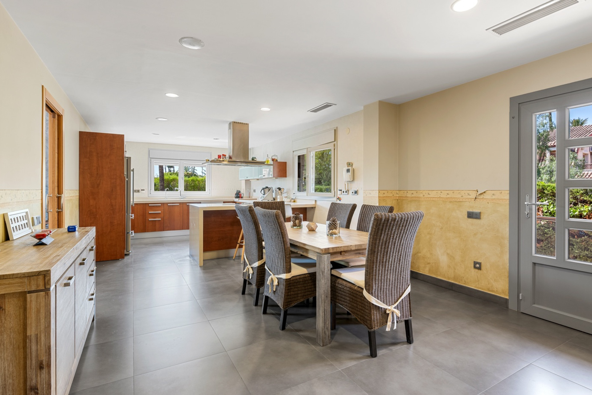 Resale - Villa - Elche