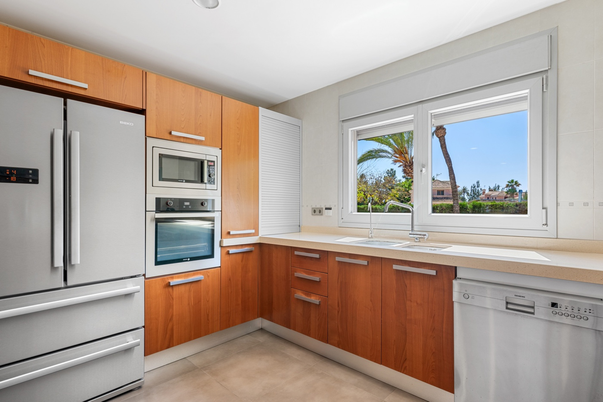 Resale - Villa - Elche