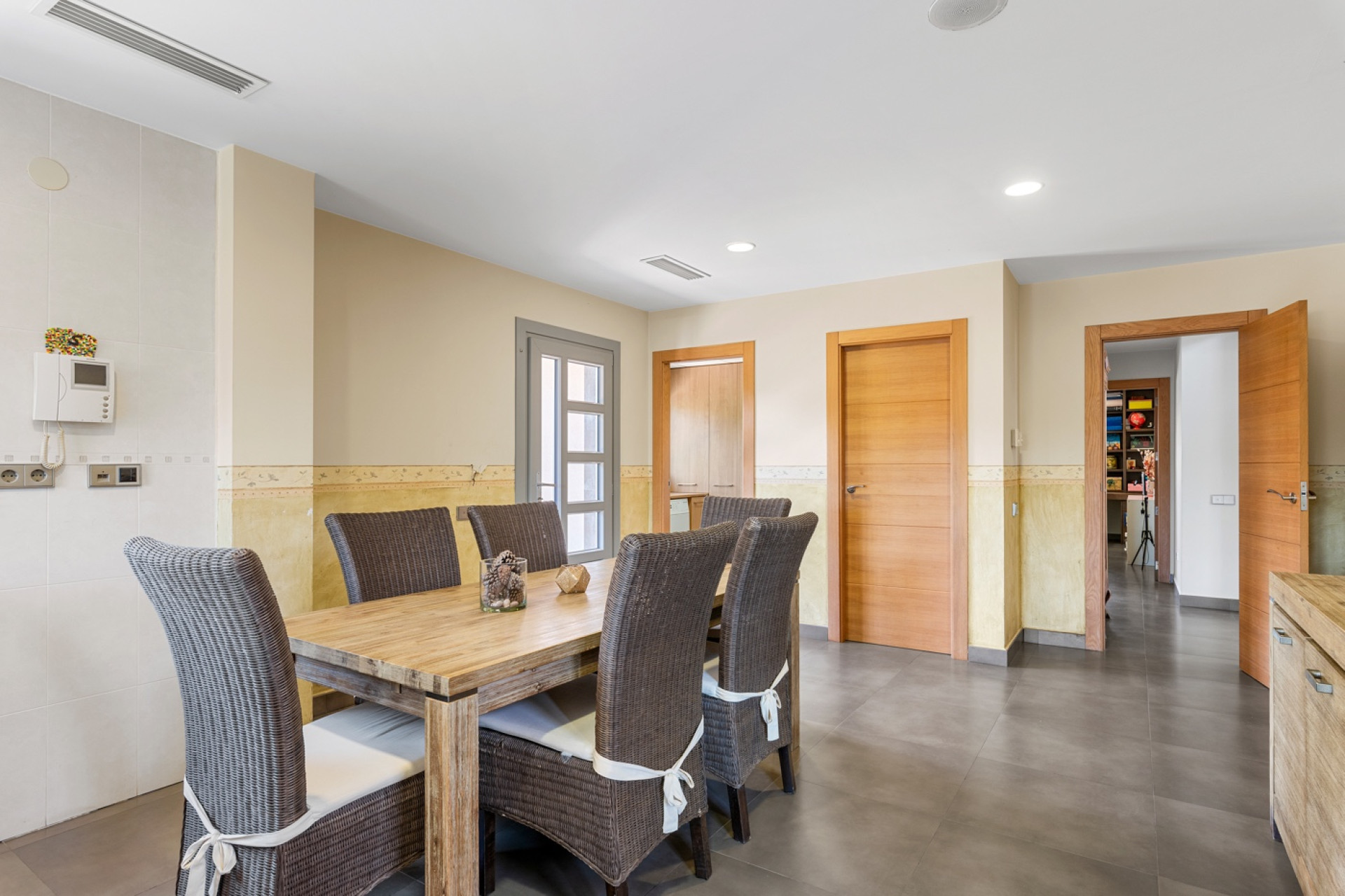 Resale - Villa - Elche