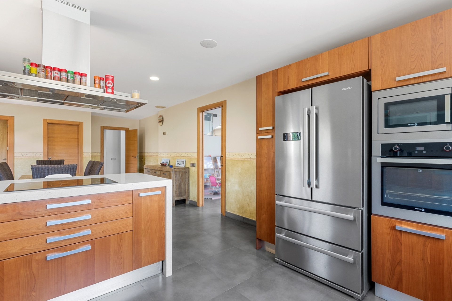 Resale - Villa - Elche