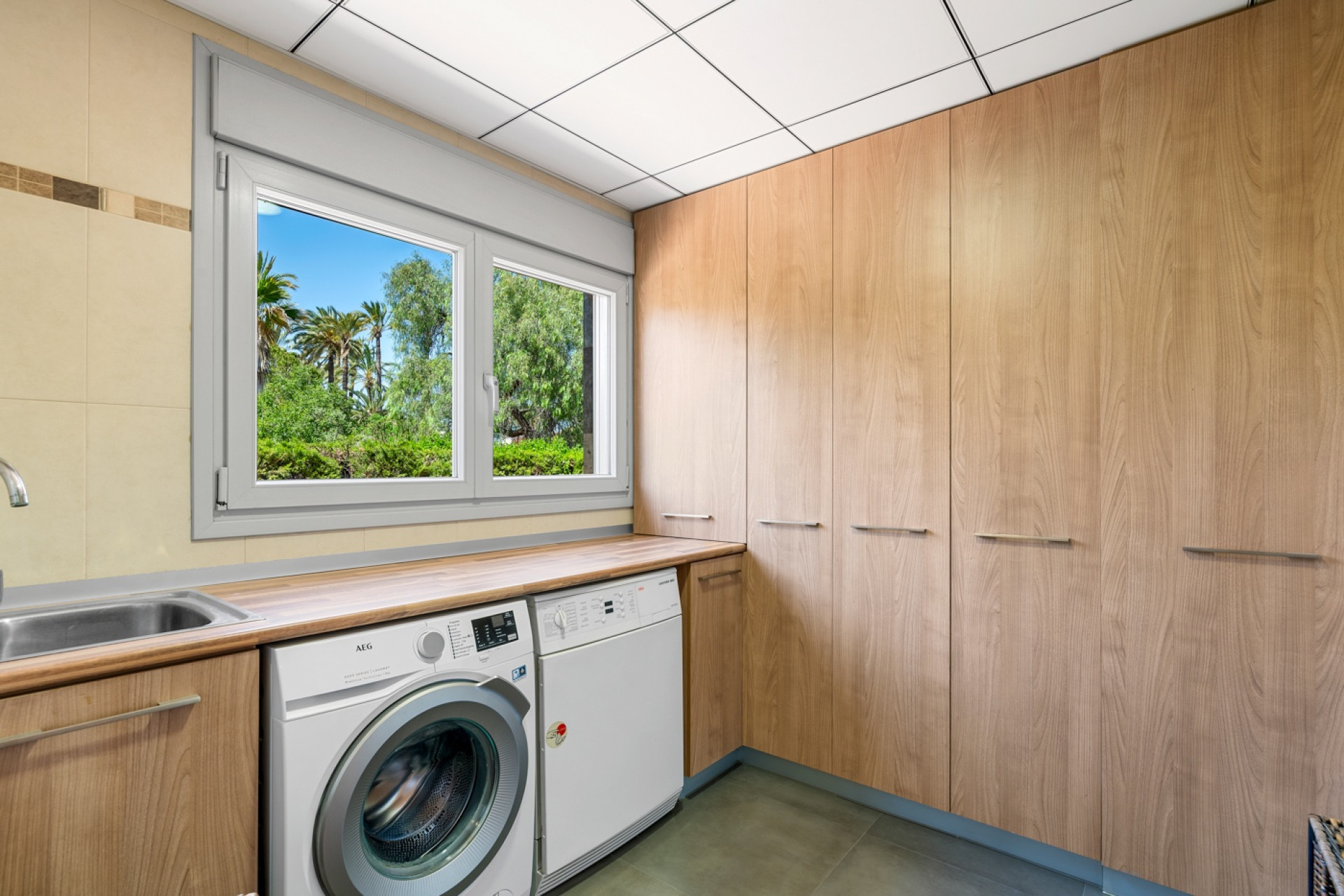 Resale - Villa - Elche