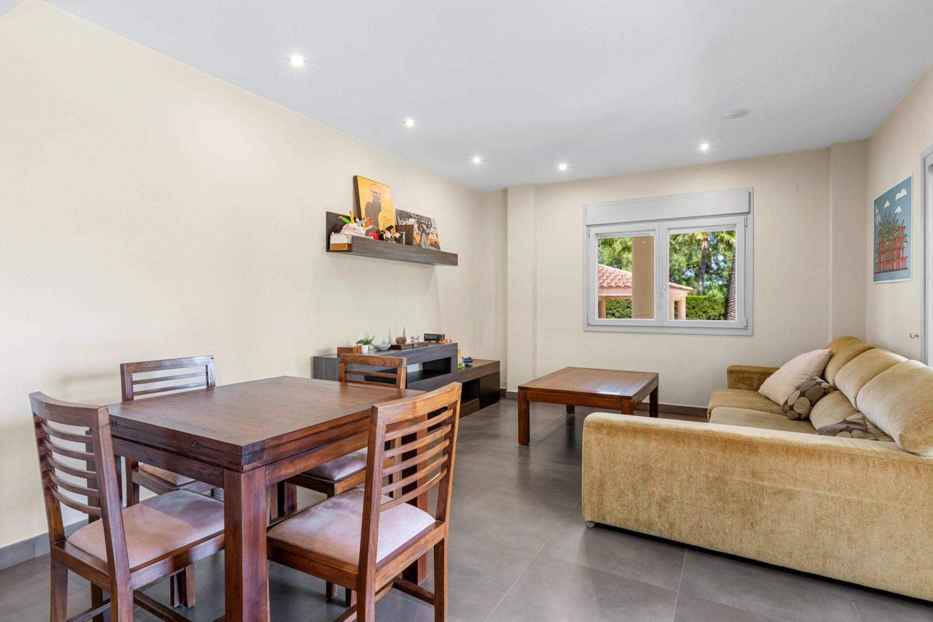 Resale - Villa - Elche