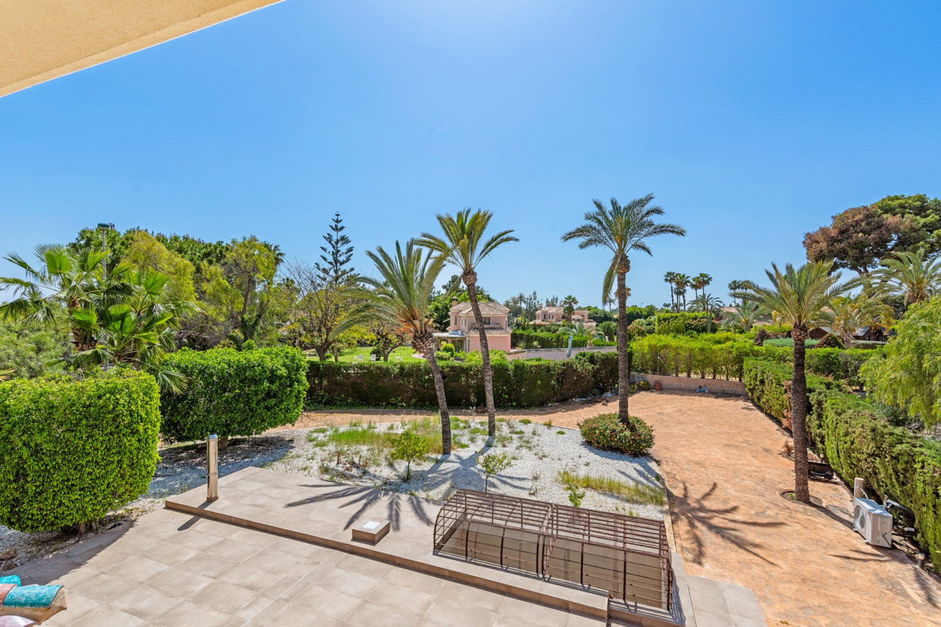 Resale - Villa - Elche