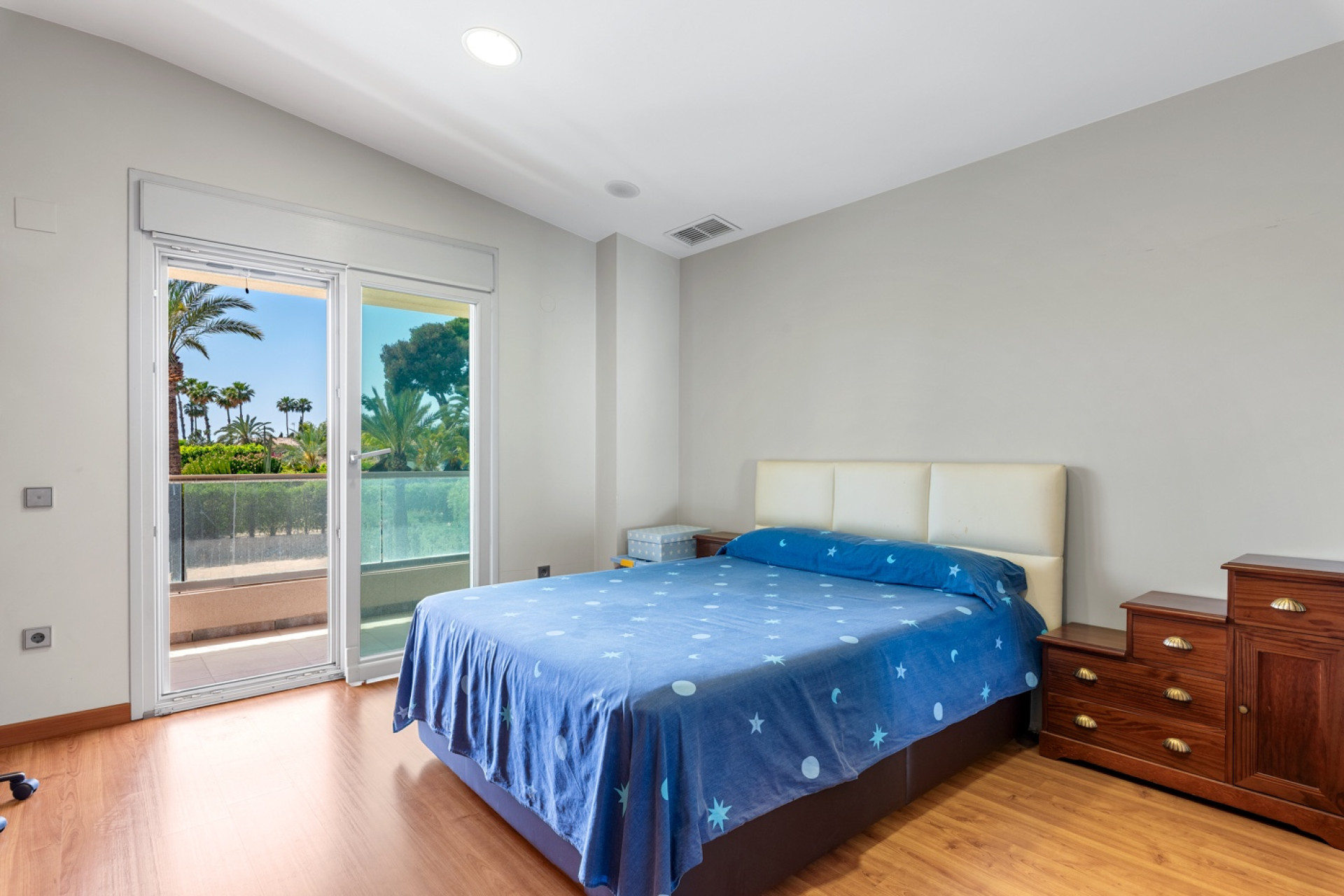 Resale - Villa - Elche