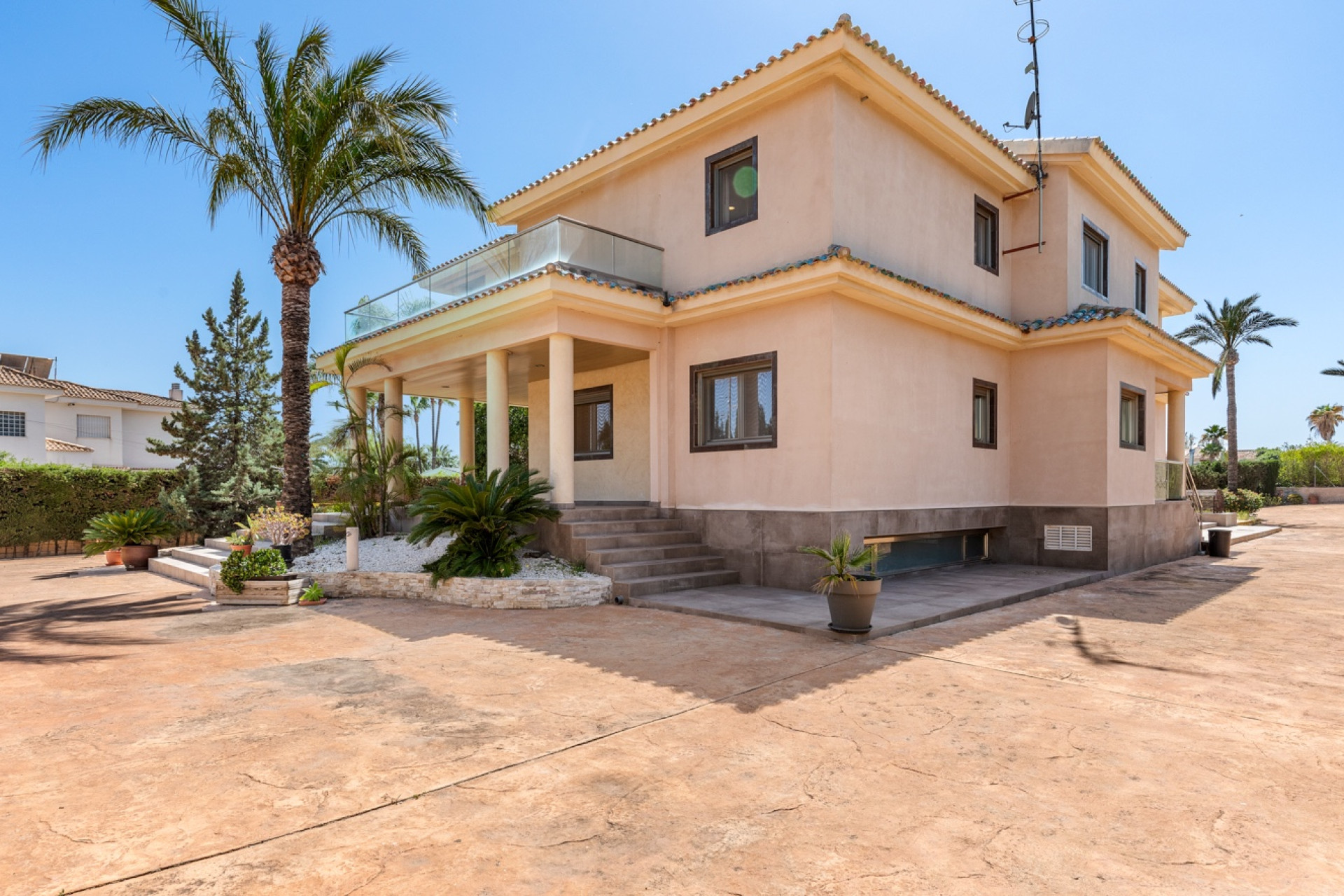 Resale - Villa - Elche