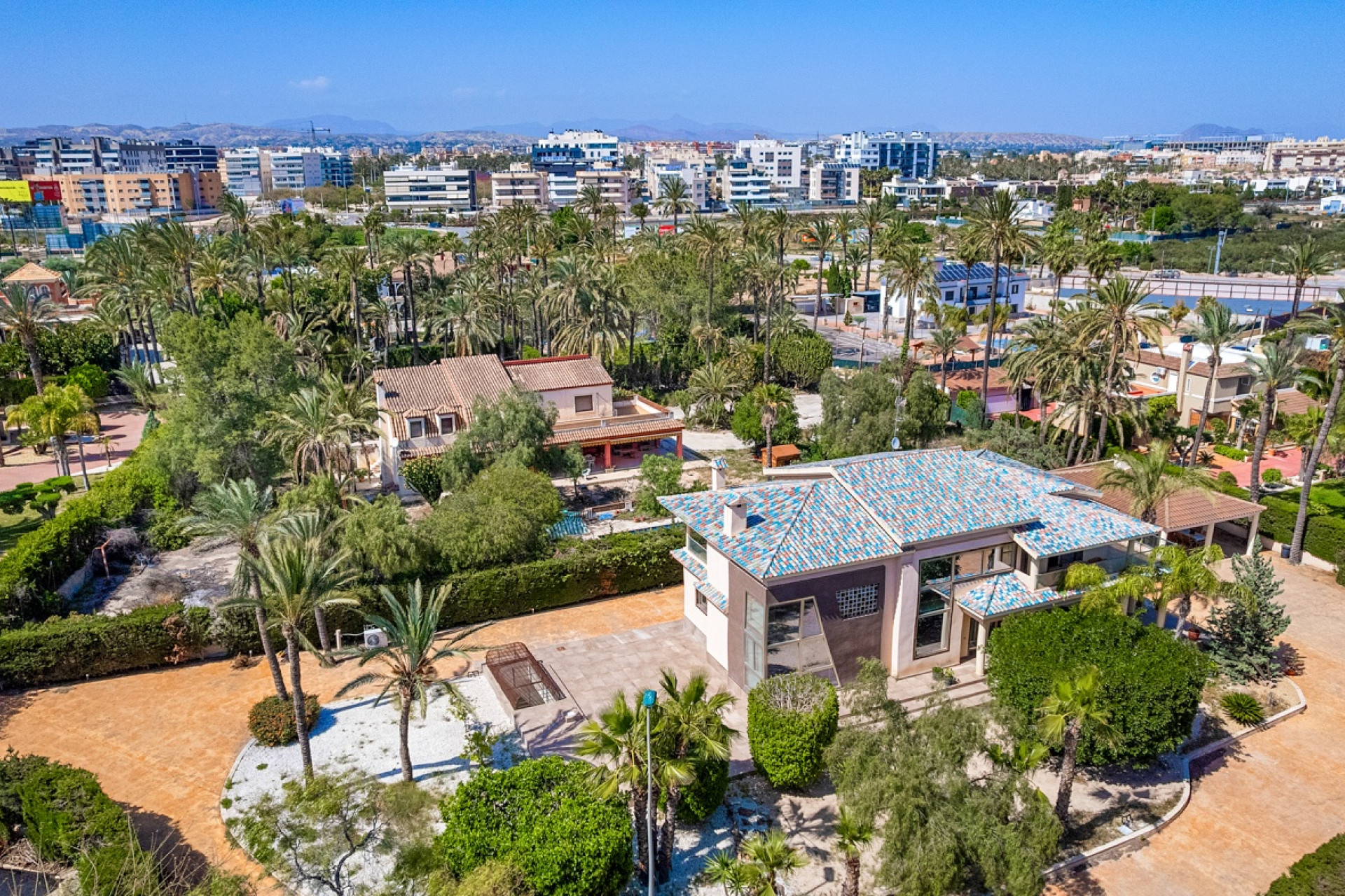 Resale - Villa - Elche