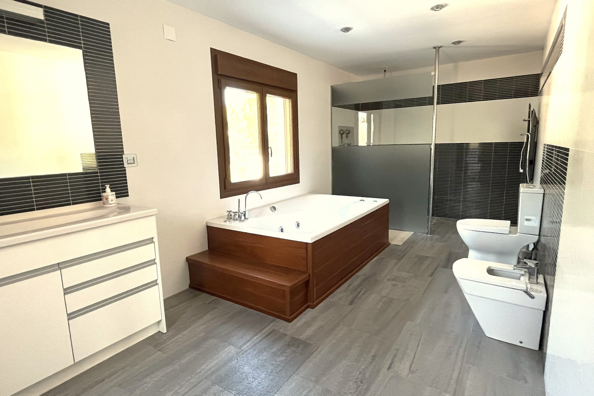 Resale - Villa - La Nucía