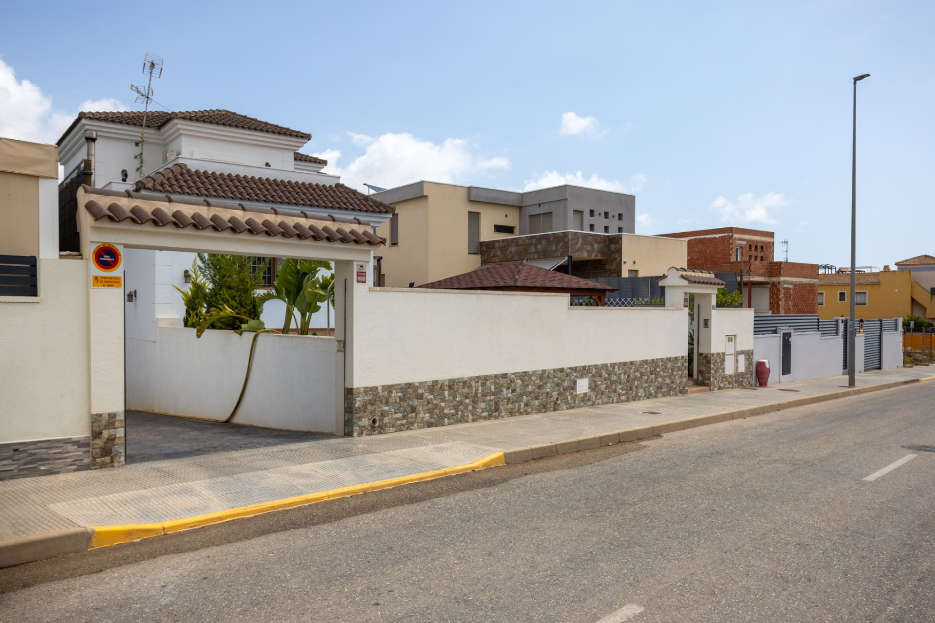 Resale - Villa - Los Montesinos - La Herrada