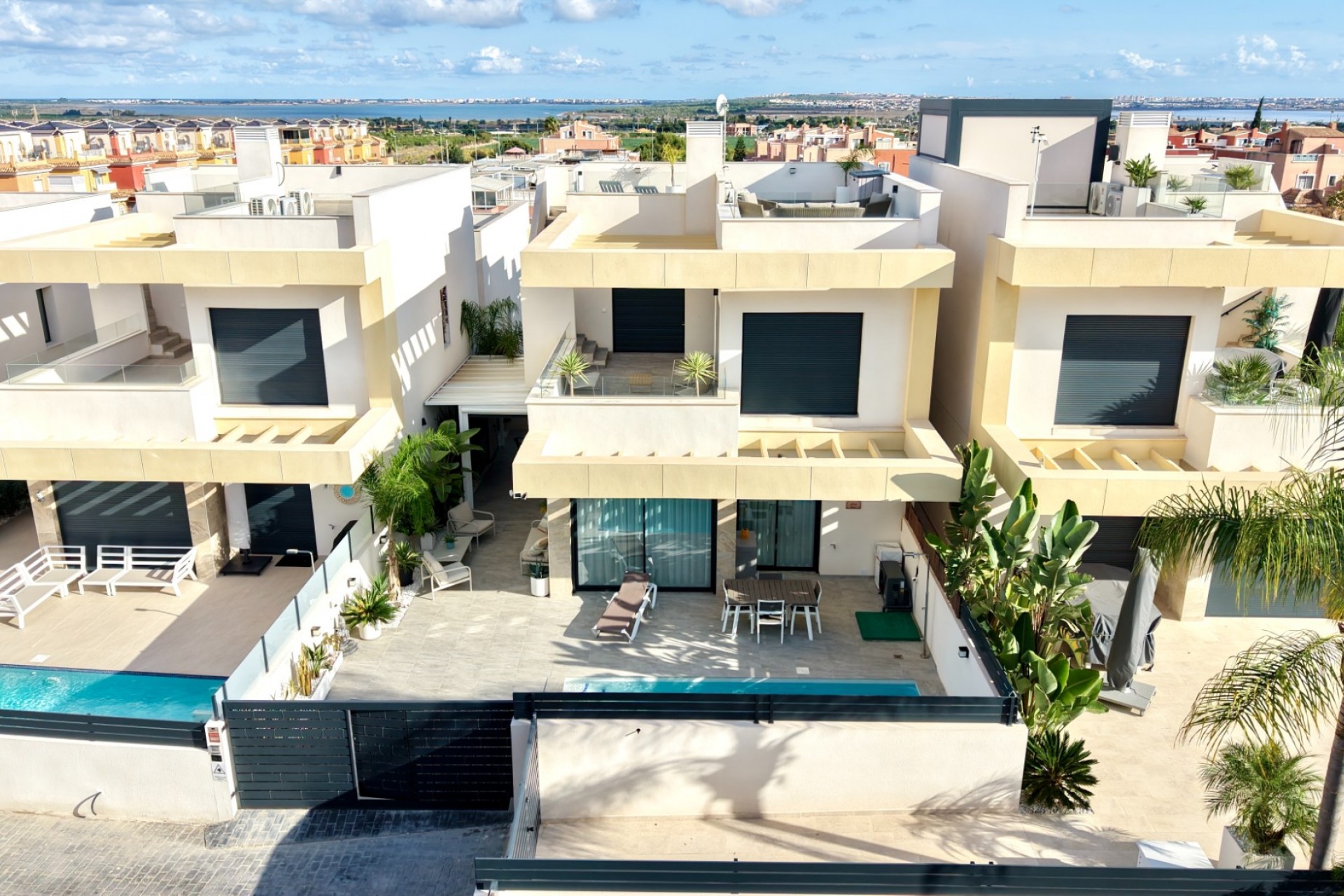 Resale - Villa - Los Montesinos - La Herrada