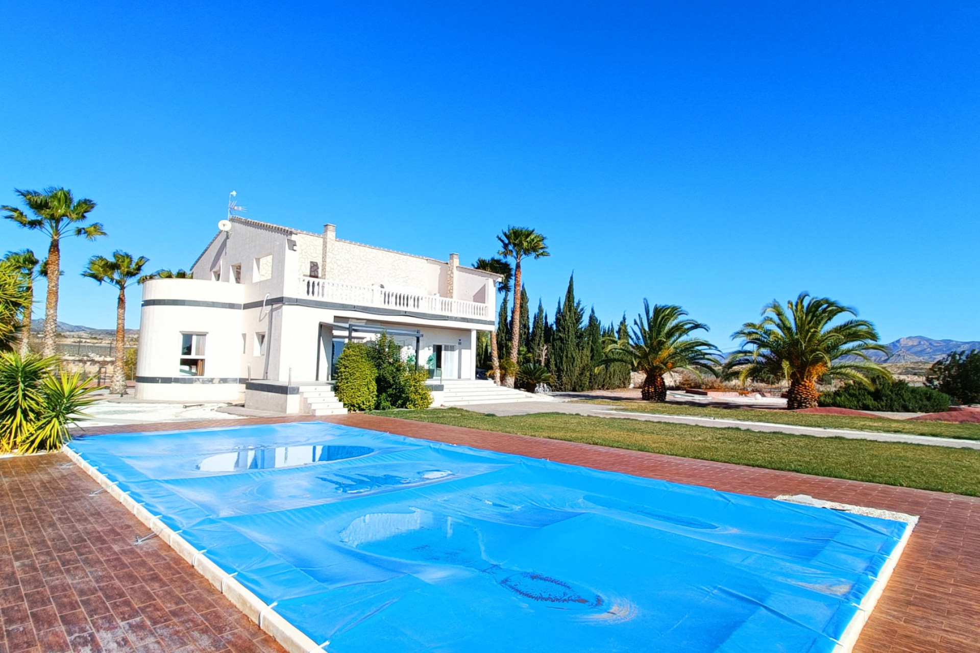 Resale - Villa - Novelda