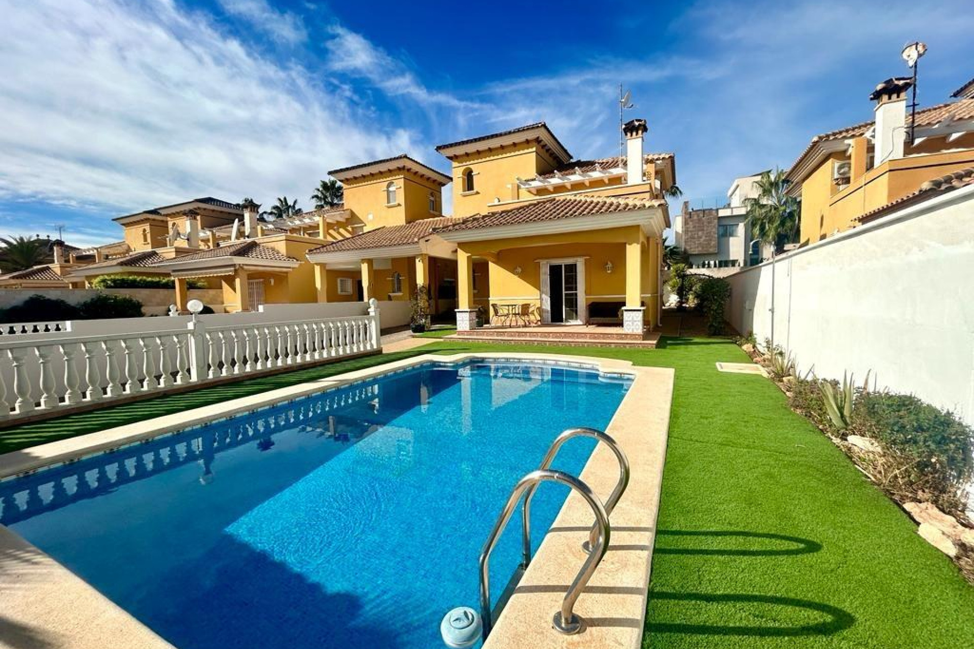 Resale - Villa - Orihuela Costa - Cabo Roig