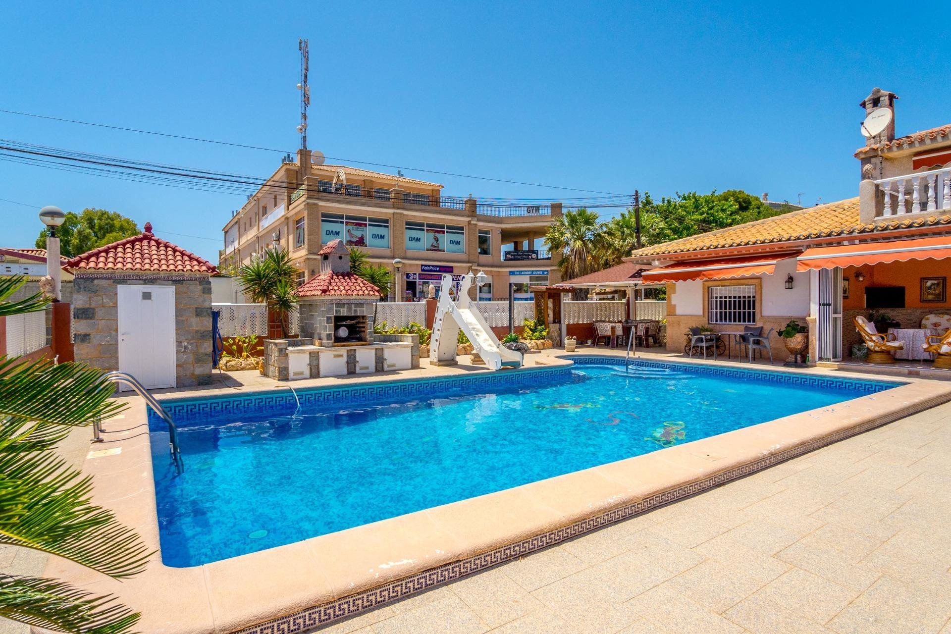 Resale - Villa - Orihuela Costa - Campoamor