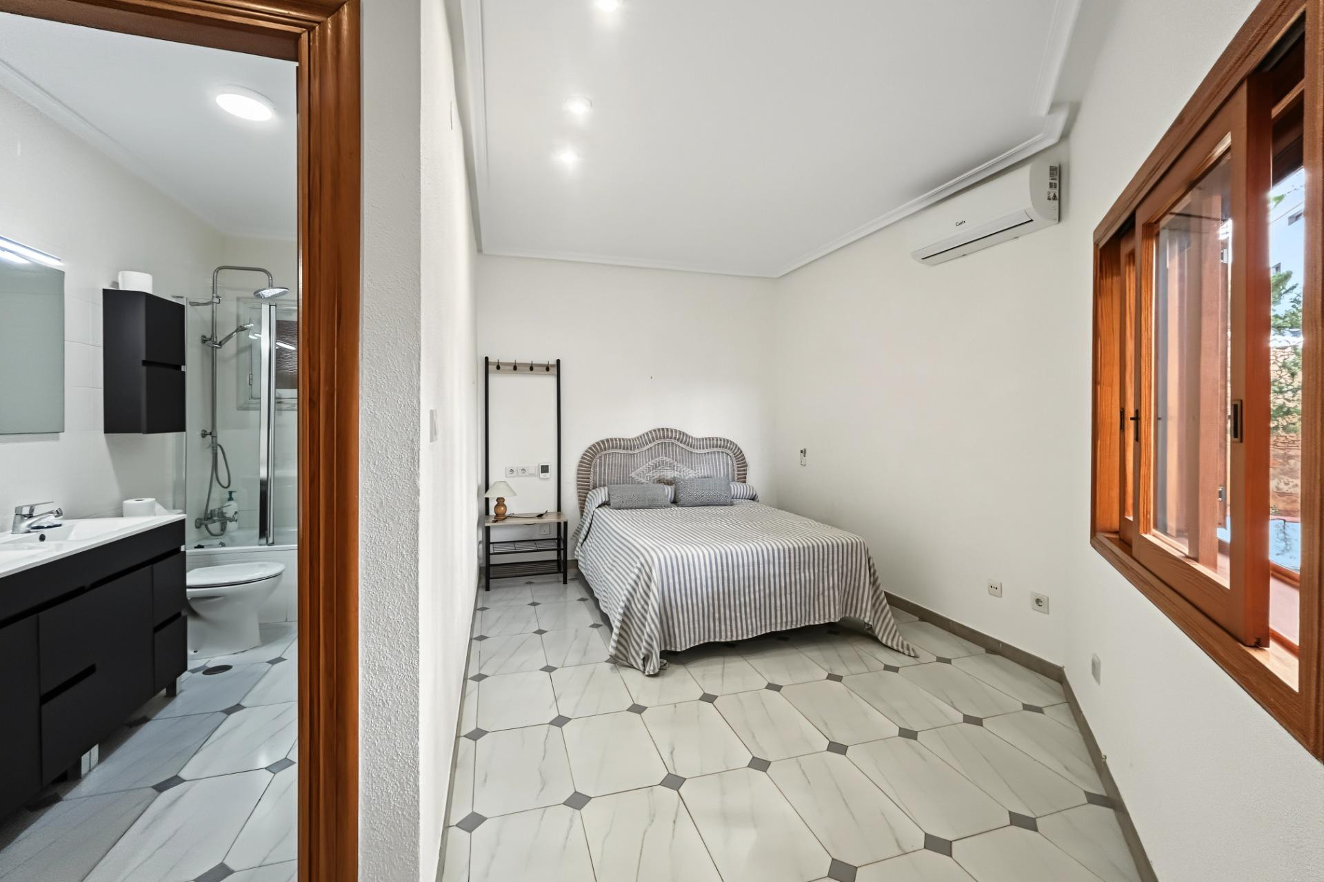 Resale - Villa - Orihuela Costa - Campoamor