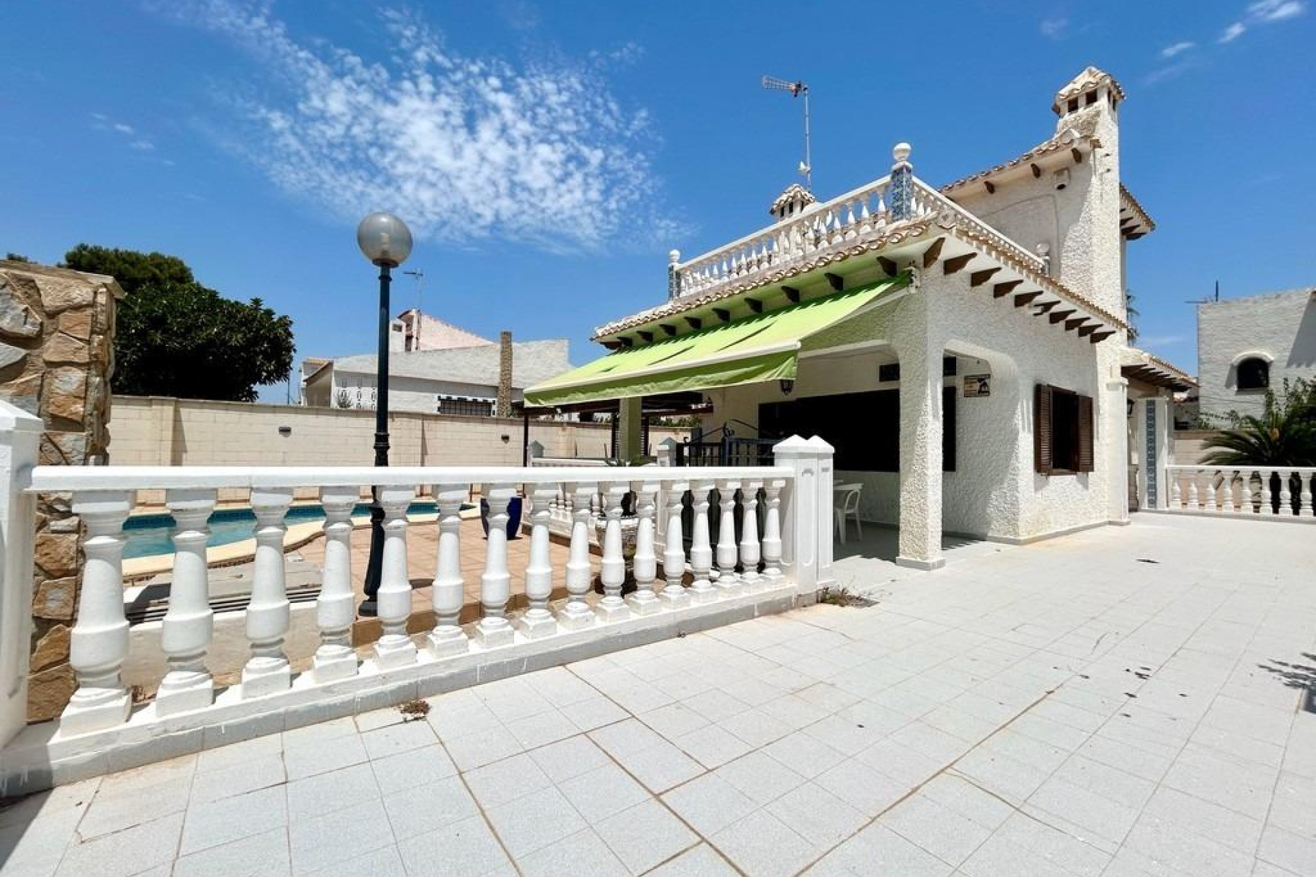 Resale - Villa - Orihuela Costa - La Zenia