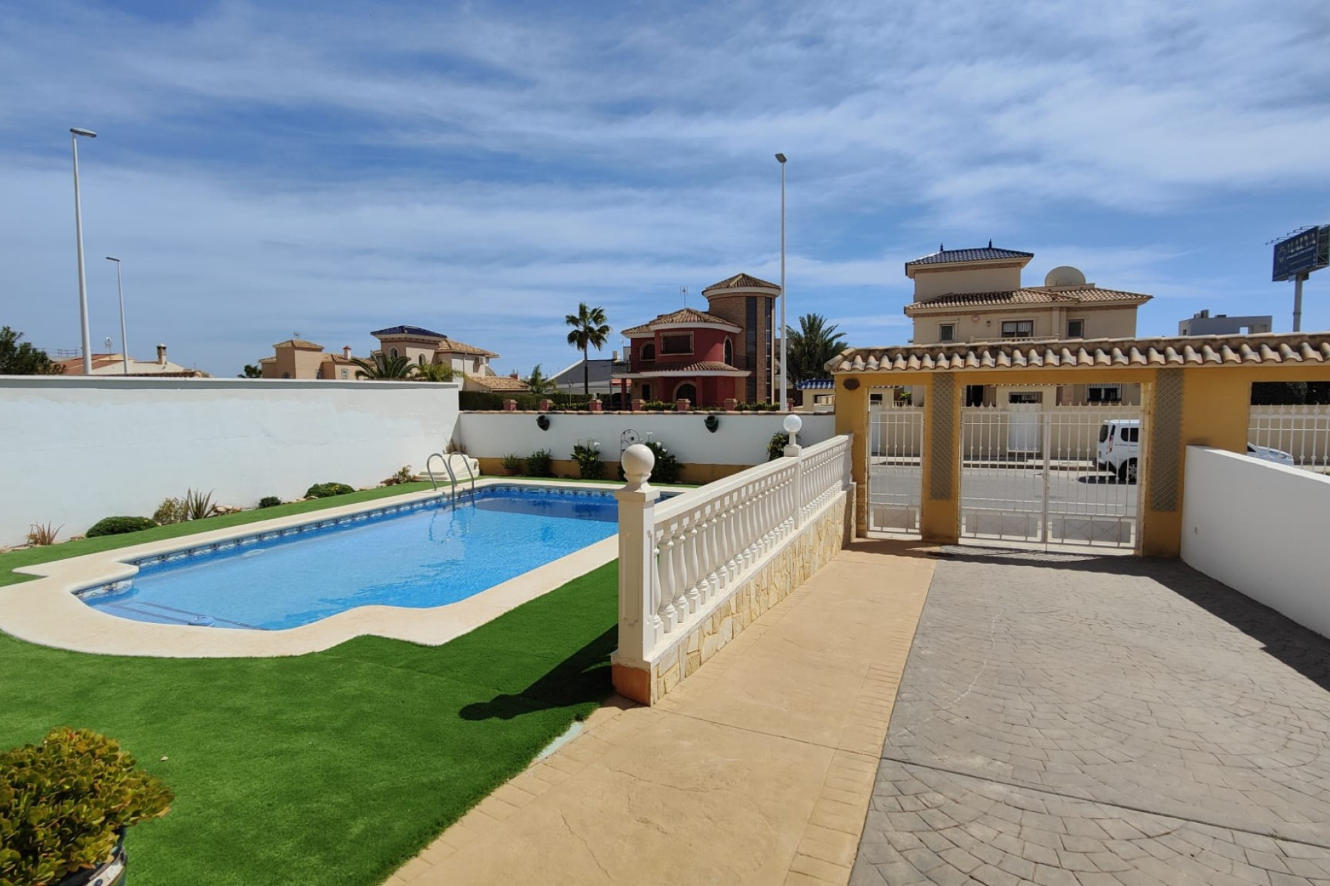 Resale - Villa - Orihuela Costa - La Zenia