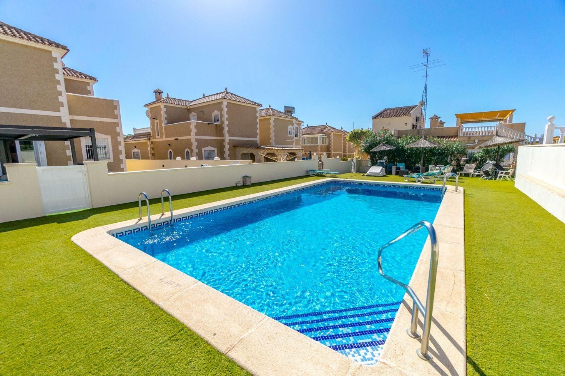 Resale - Villa - Orihuela Costa - Villamartín
