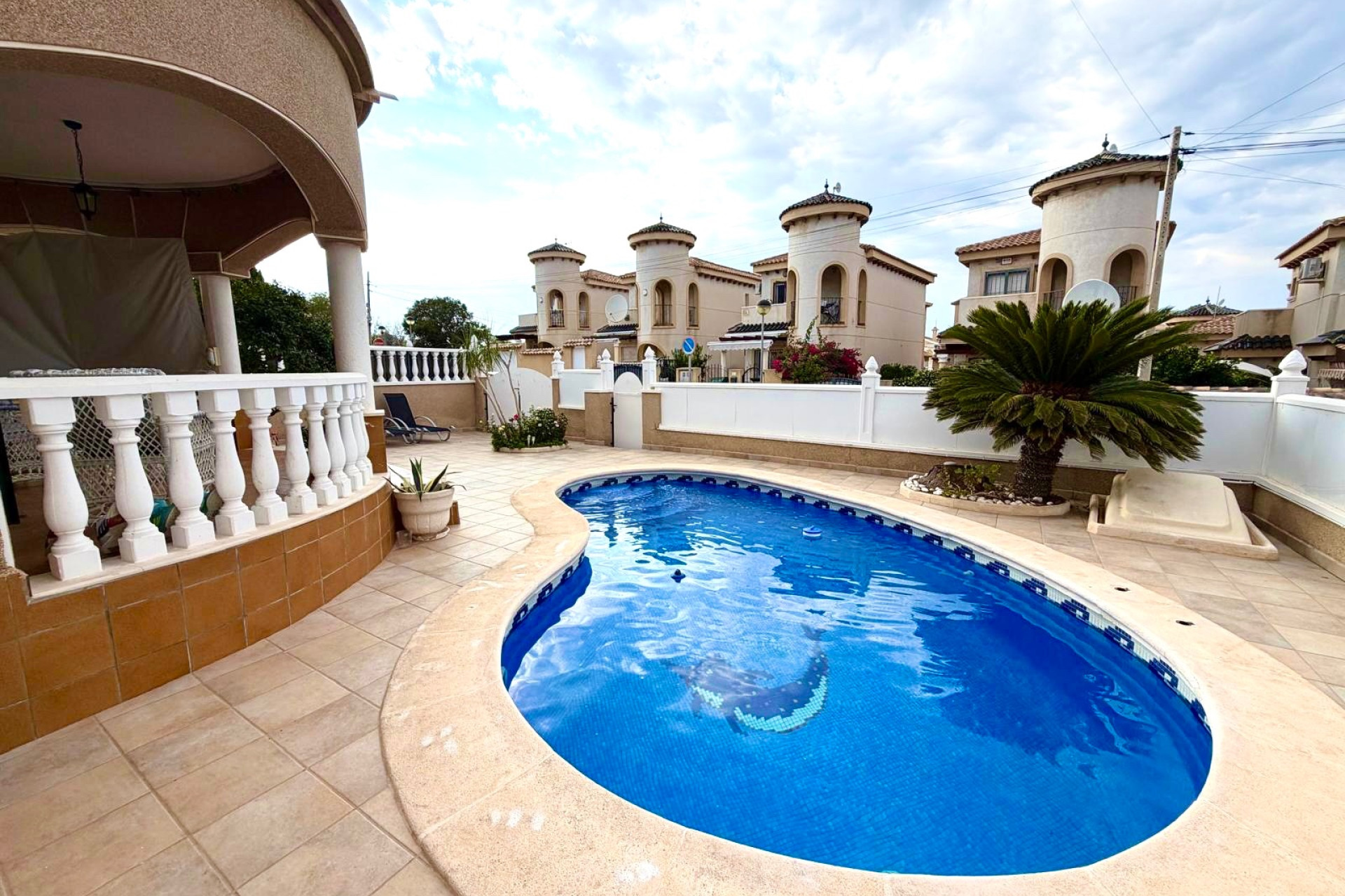 Resale - Villa - Orihuela Costa - Villamartín