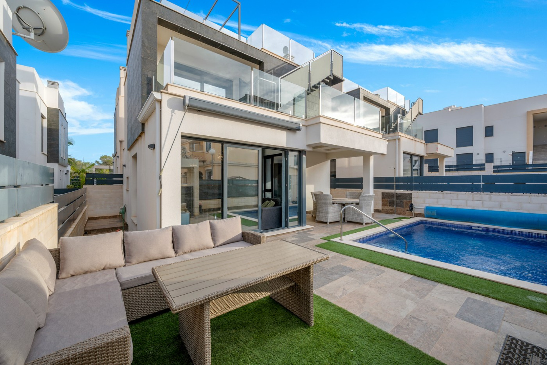 Resale - Villa - Orihuela Costa