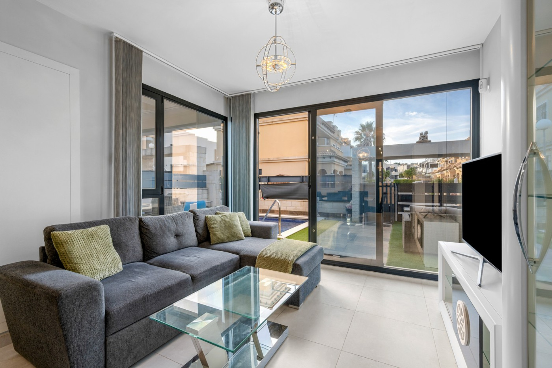 Resale - Villa - Orihuela Costa