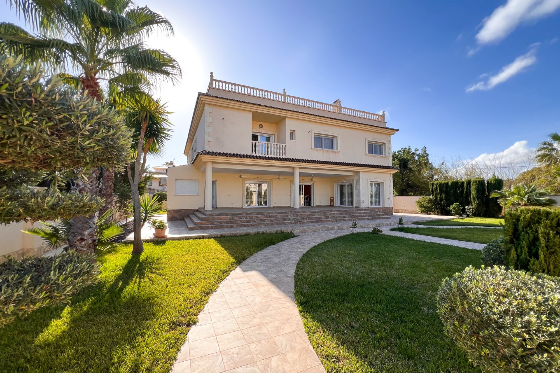 Resale - Villa - Orihuela Costa