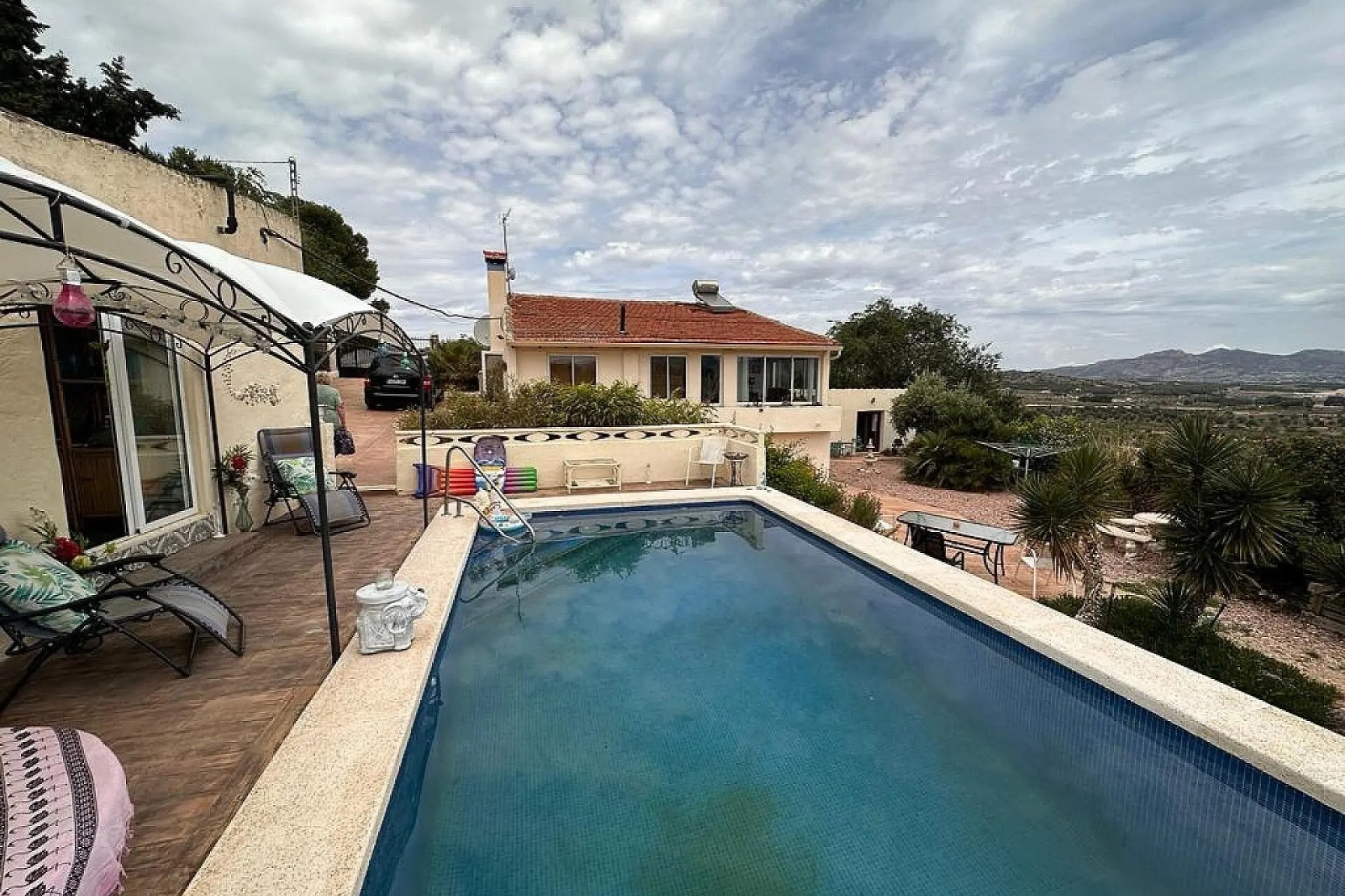 Resale - Villa - Sax