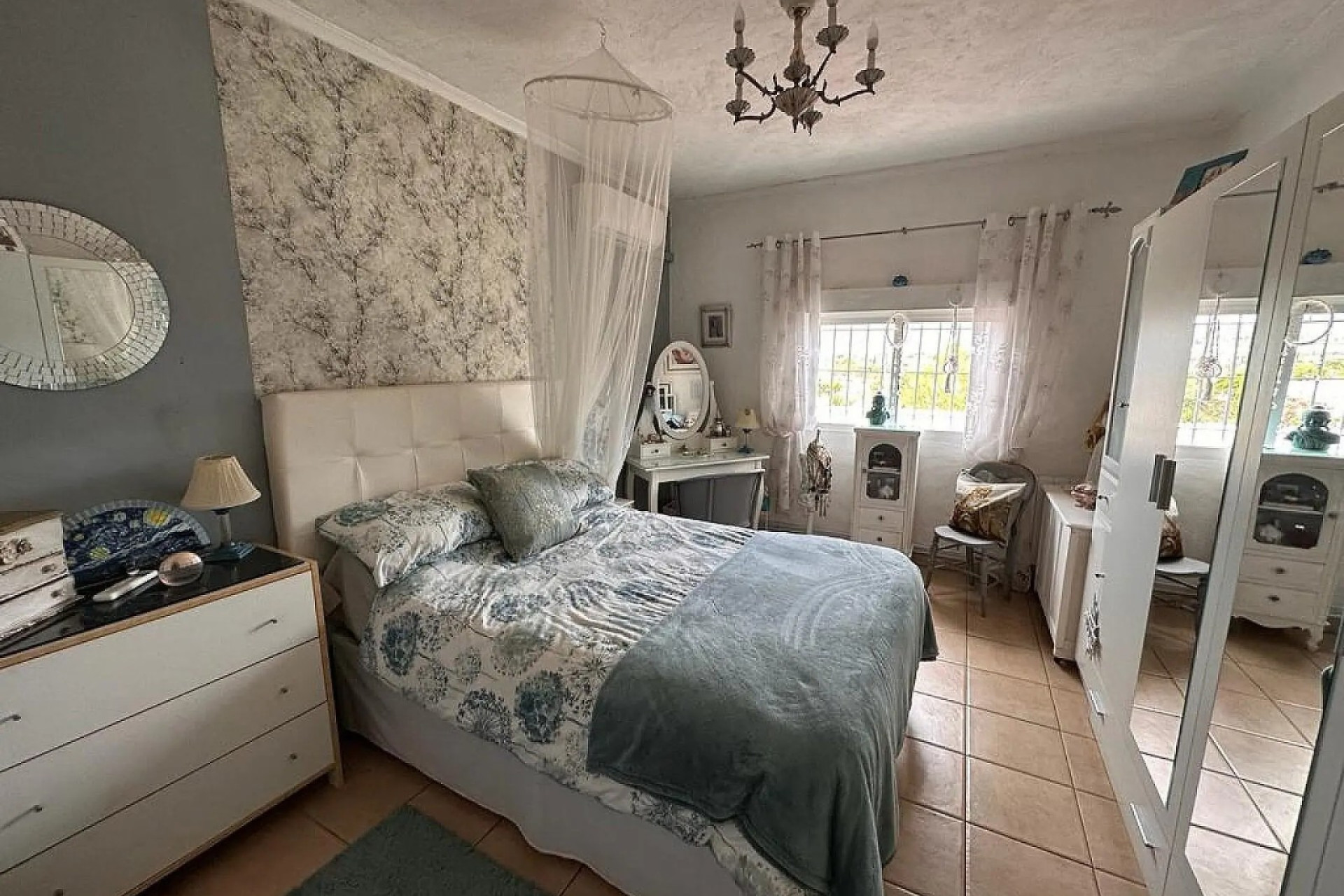 Resale - Villa - Sax