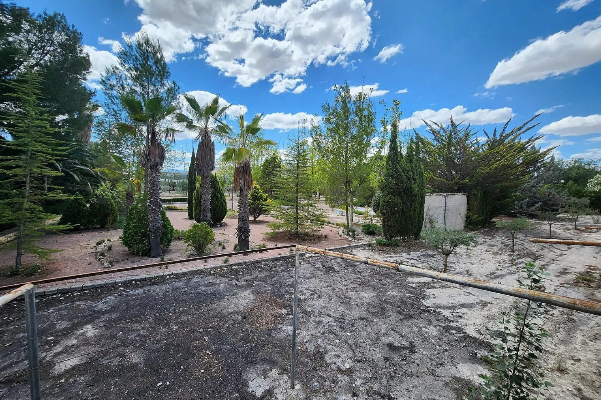 Resale - Villa - Sax