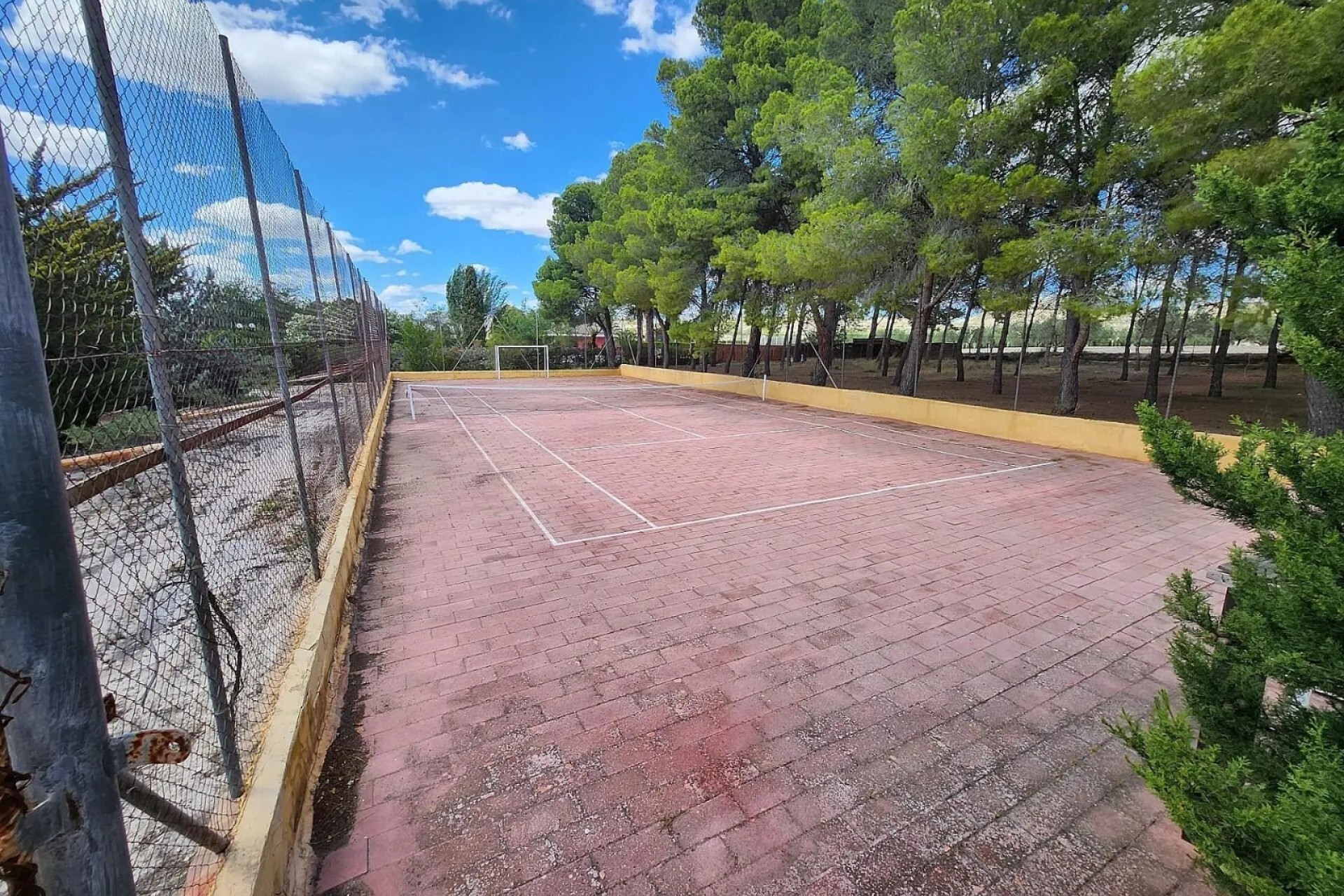 Resale - Villa - Sax