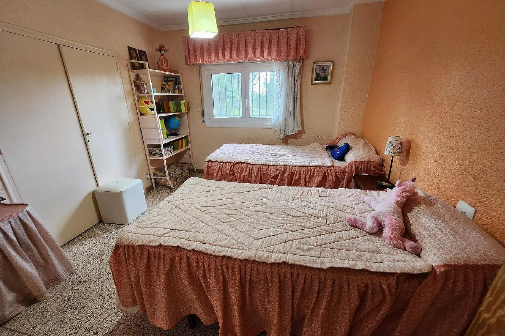 Resale - Villa - Sax