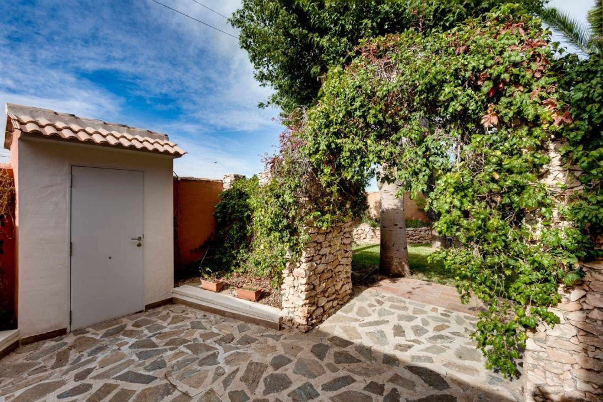 Resale - Villa - Torrevieja - La Siesta - El Salado -  Torreta