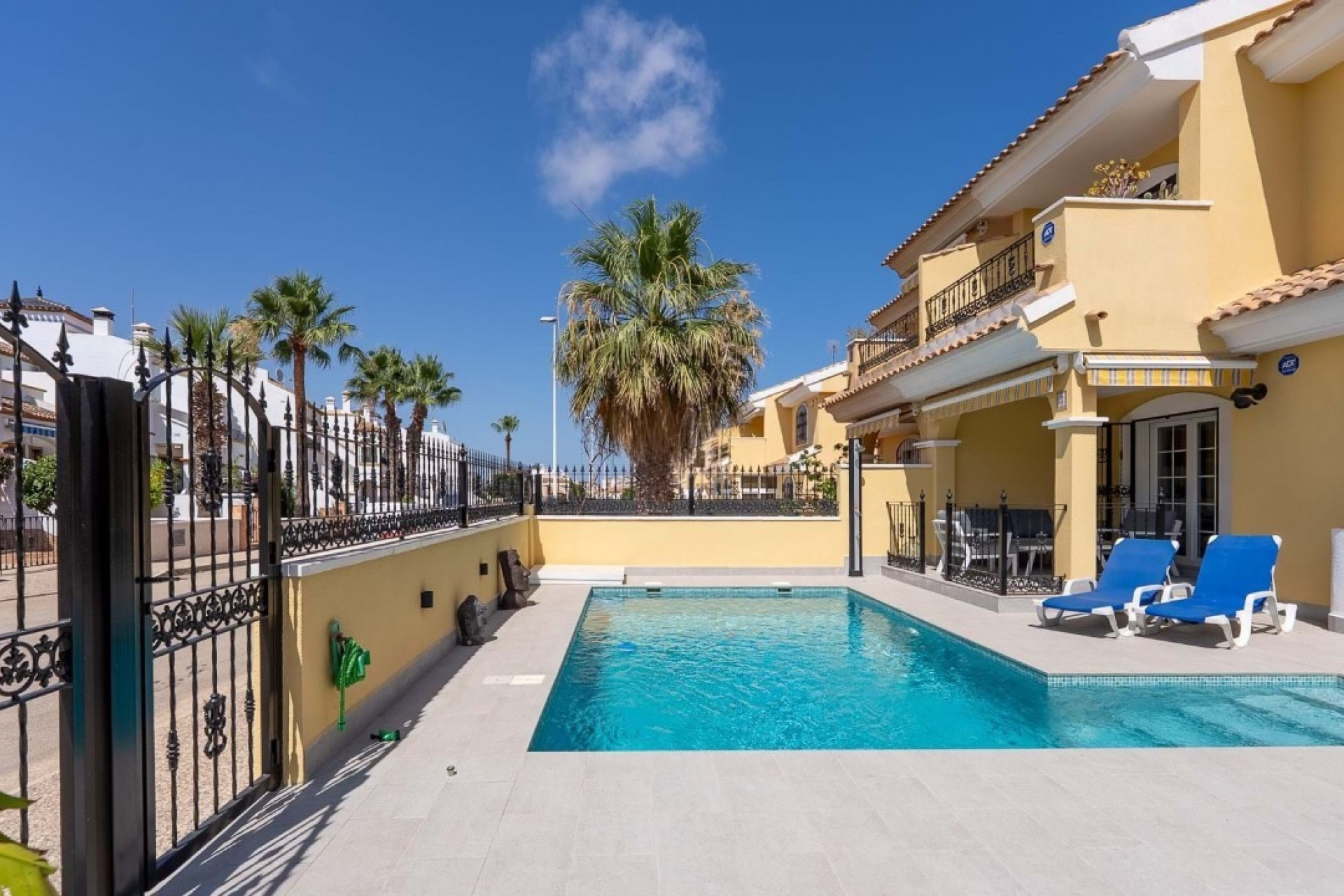 Resale - Villa - Villamartín - Los Dolses