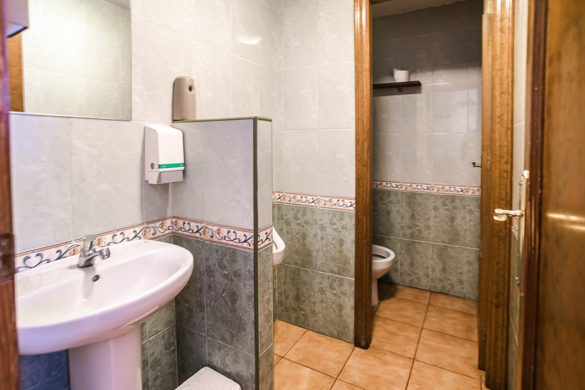 Reventa - COMMERCIAL PROPERTY - Torrevieja - La Veleta