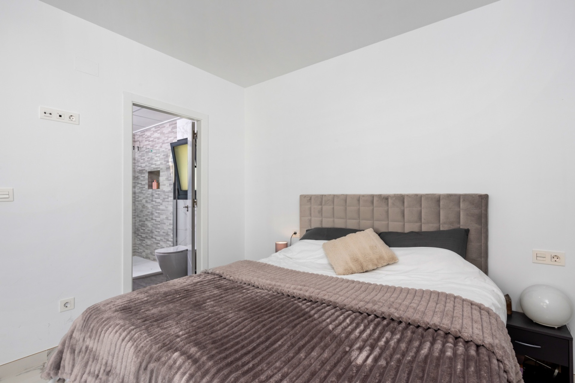 Reventa - Villa - Los Montesinos - La Herada