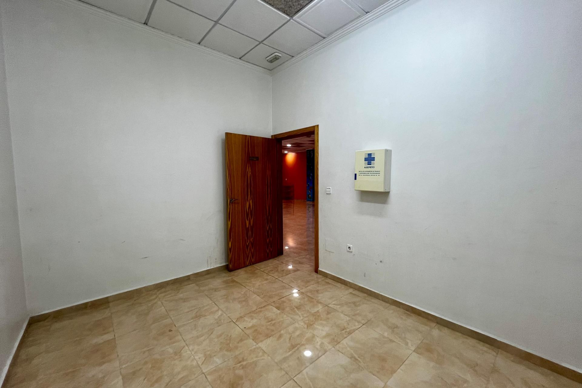 Revente - Commercial - Beniel