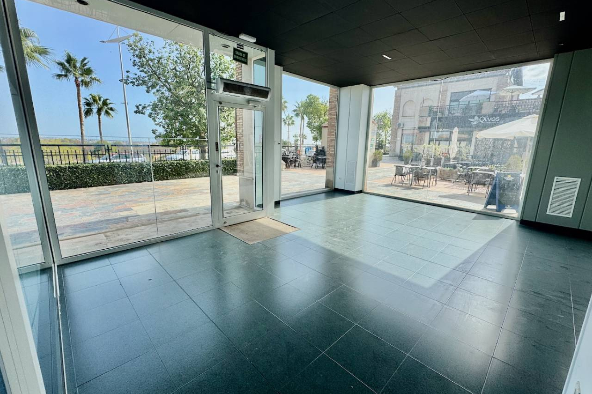 Revente - Commercial - La Finca Golf