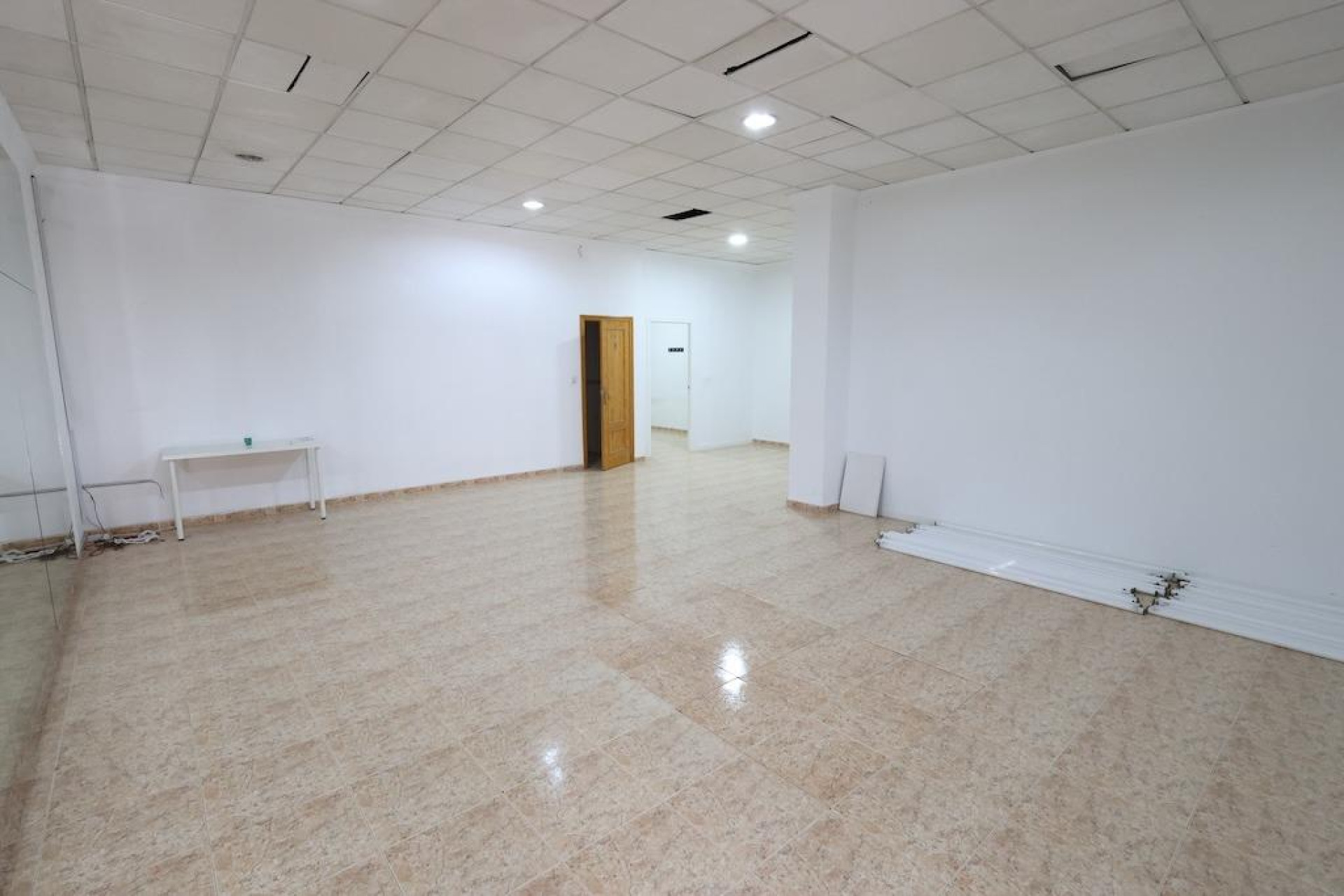 Revente - Commercial premises - Torrevieja - Centro