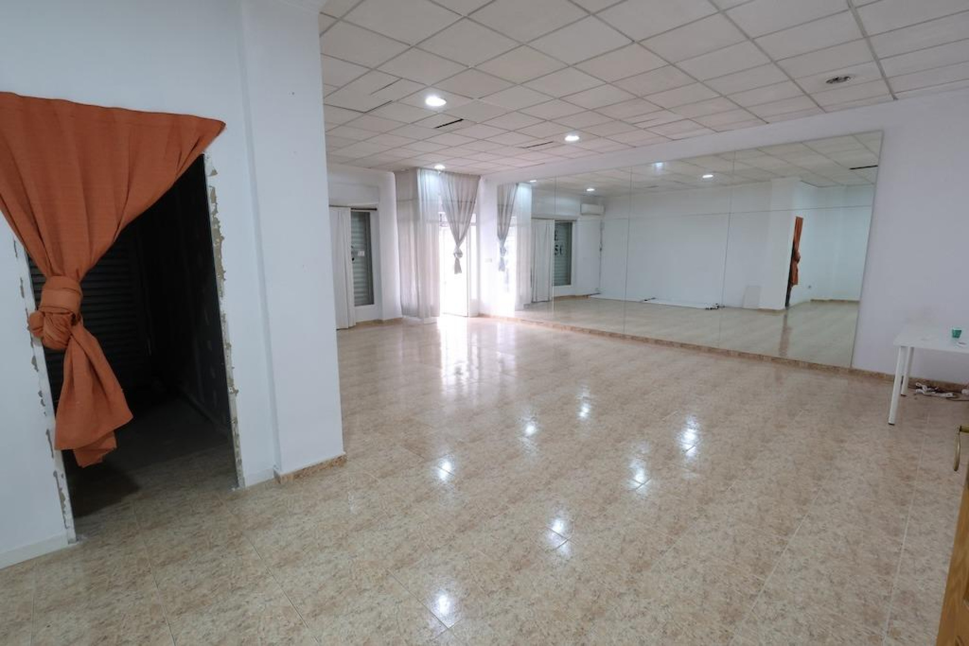 Revente - Commercial premises - Torrevieja - Centro