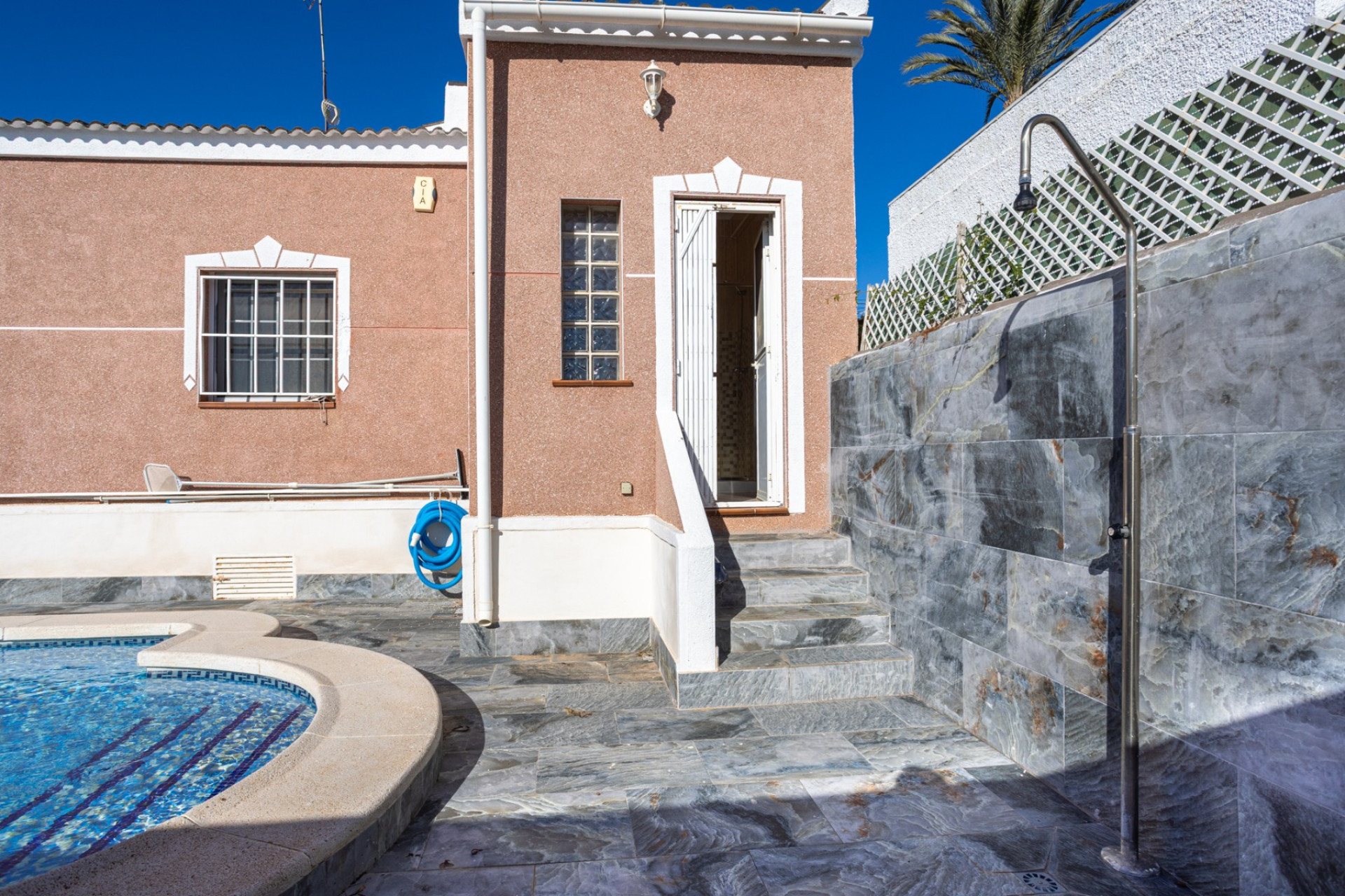 Revente - Villa - Torrevieja - Urbanización San Luis