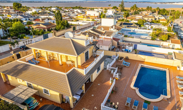 Villa - Herverkoop - Torrevieja - C-71493