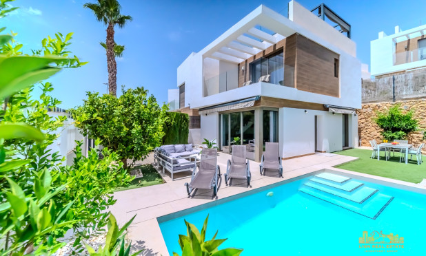 Villa - Odsprzedaż - Orihuela Costa - Villamartín