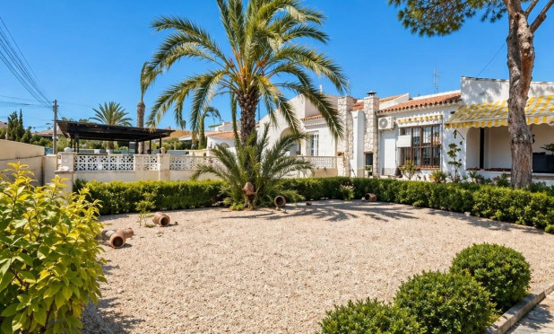 Villa - Odsprzedaż - Torrevieja - Aguas Nuevas