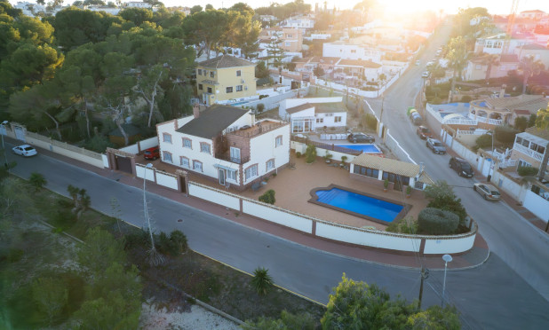 Villa - Odsprzedaż - Torrevieja - C-40384